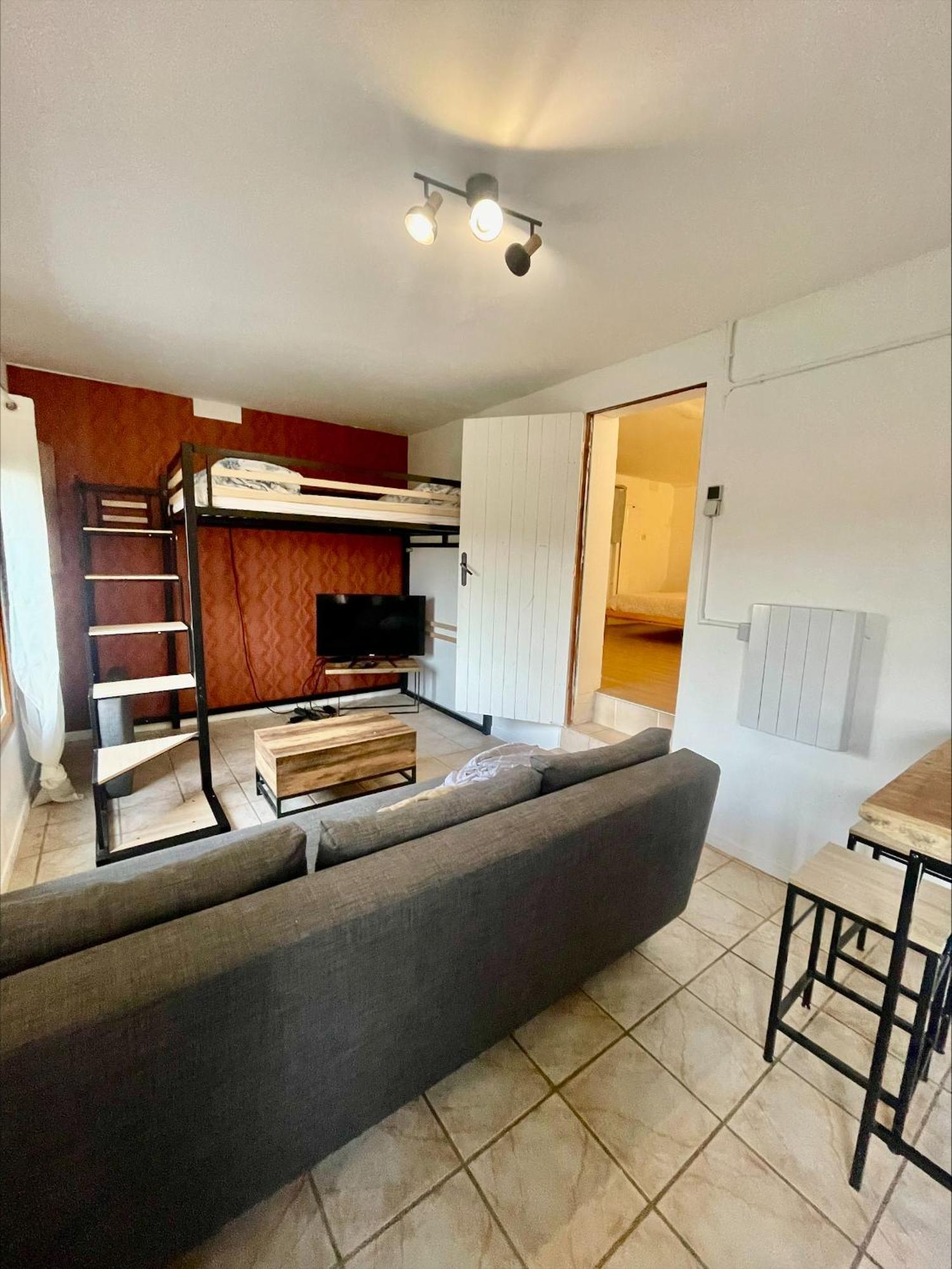 Logement En Rez De Jardin Guérard エクステリア 写真